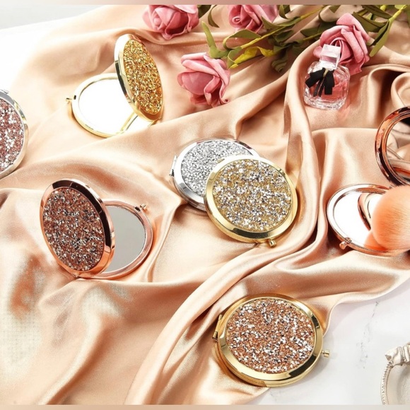 Glam Compact Mirror in Sparkling Rose Gold with velvet dust bag - Picture 12 of 12